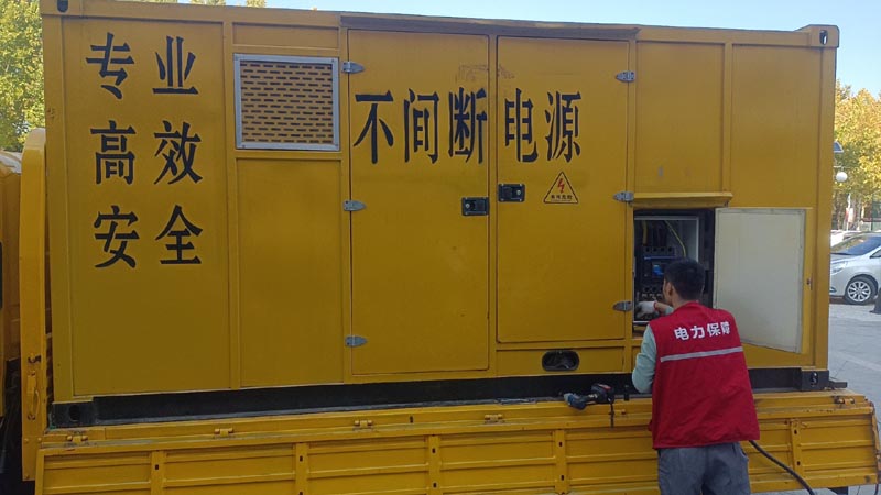 黔江柴油发电机组和UPS电源配合使用时，如何避免切换过程中的电力中断？